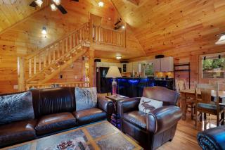 Golden Getaway - Mountain Views, Hot Tub, Outdoor Fire Pit, Cozy Accommodations - Mineral Bluff, GA - Mineral Bluff - 1
