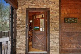 Golden Getaway - Mountain Views, Hot Tub, Outdoor Fire Pit, Cozy Accommodations - Mineral Bluff, GA - Mineral Bluff - 5