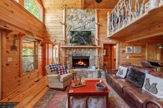 The Loose Caboose - Blairsville GA - Lake Views, Cozy Fireplace, Screened Porch, Free Firewood, Corn Hole Boards, Tire Swing, Ha - Mashburn Mill - 2
