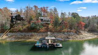 Blue Ridge Bliss - Lake Blue Ridge GA - Lake Views, Game Room, Spacious Accommodations, Private Dock - Morganton, GA - 9