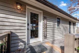 Blue Ridge Bliss - Lake Blue Ridge GA - Lake Views, Game Room, Spacious Accommodations, Private Dock - Morganton, GA - 4