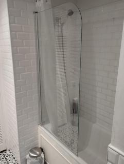 Victorian Convert 1 bedroom Flat fully Furnished- short Let - Kingston upon Thames - 2