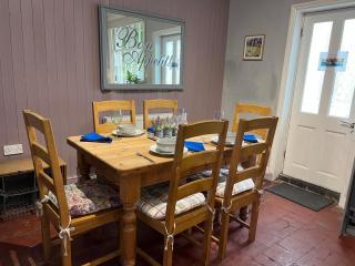 Mews House, Tewkesbury town centre, hot tub, pets -  - 8