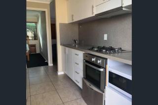 Fully Furnished Modern Unit in centre of city - Emerald - 6