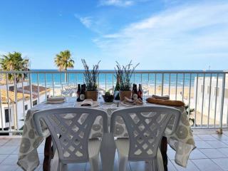 Beachfront, air con, private parking and lift - Miramar - 0