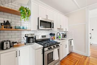 Stained Glass Retreat by Saratoga Stays - 9