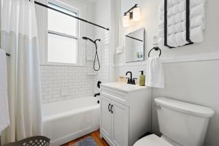 Stained Glass Retreat by Saratoga Stays - Saratoga Springs - 4