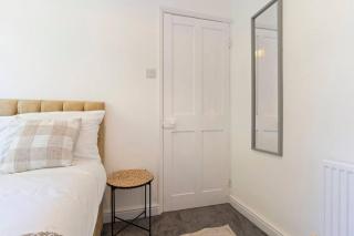 Charming House with Free Parking, Fast Wifi and SmartTV with Netflix by Yoko Property - 5
