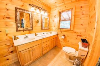 White Rock - Mountain Views, Hot Tub, Game Room, 5 Minutes From Downtown Blue Ridge - Blue Ridge, GA - Blue Ridge - 3