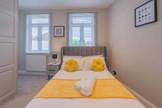 Spacious 3BR Home by D3 Short Stay, Sleep 9, Free WIFI & Parking - 8