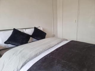 Easy Rooms, Standard Double Room - Stevenage - 4