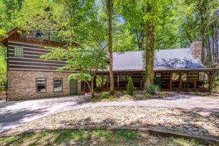 The Lodge At Whiskey Falls- Prefect for some R&R - 75 Ft water fall, Theater Game room - 4