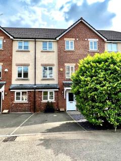 Manchester View Large 5BR town house Parking - 0