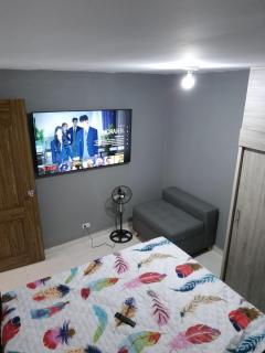 ECXEPCIONAL y ELEGANTE APARTAMENTO - Medellín - 0