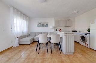 CB Living - 2 bedroom bungalow near Zenia Beach - 2