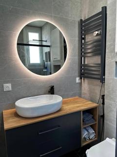 Chic Renovated 2 Bedroom entire apartment or only Private Rooms in Liberation in Nice with Garage on demand, AC, Wi-Fi and Tram Access - Nizza - 6