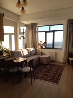 Элитная 2х комнатная квартира на набережной c видом на ботаничнеский сад 6мкр - 0