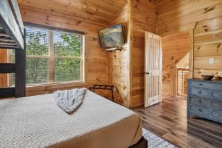 Private Hot Tub, Mountain Views, Air Hockey - Elkridge Cabin - Waldens Creek - 4