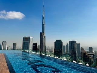 Luxury Stay with Burj Khalifa Views & Infinity Pool - Dubai - 0