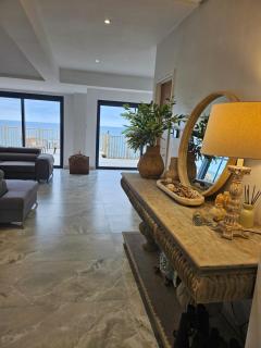 Stunning Front Line Ocean Views Luxury Beach House - 2