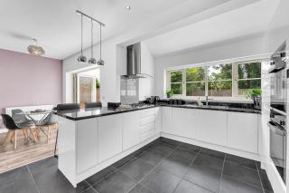 Brook Meadow House, 4 bed house, Manchester - Astley - 3