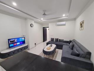 Free Parking-Luxury 1 Bed with Pool,Gym,Cinema - Lahore - 8