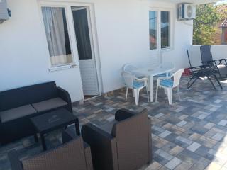 Babaloo Beach Apartments - Gornji Karin - 8