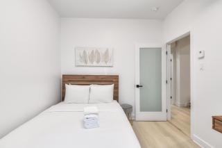 Free indoor parking Cozy & Spacious condo in heart of downtown - Montreal - 2