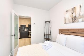 Free indoor parking Cozy & Spacious condo in heart of downtown - Montreal - 4