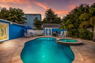 A Reel Beauty - 2 Blocks to Beach! Pool, Spa, Putting Green, by Anna Maria Life Vacation Rentals - 0