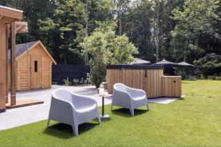 Yellow Tiny House with shared pool - Zeewolde - 1