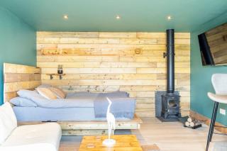 Self contained cabin, firepit, NR MOD aztec, m5, m4 - Bristol - 2