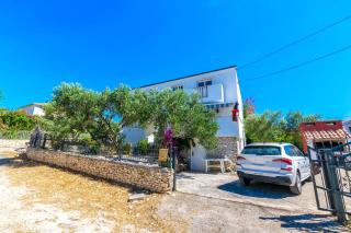 Apartment Jadranka - Supetar (San Pietro di Brazza) - 0