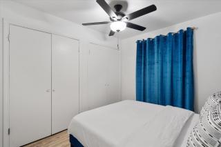 Mins to Downtown Luxury 2BR & Arcade - 8