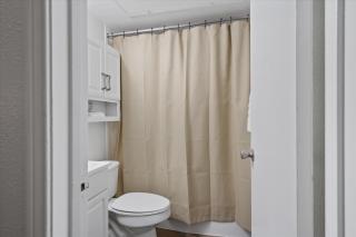 Mins to Downtown Luxury 2BR & Arcade - 3