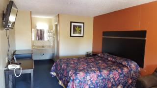 Carefree Inn Flatonia - 7