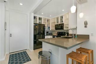 C302 - Surfside Sactuary - Oceanside - 4