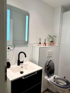 Cozy Private Apartment - 4