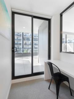Peaceful 1-Bed Unit with a Spacious Balcony - Melbourne - 4