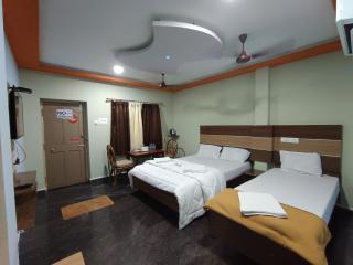Sri Murugan Beach Paradise Hotel - 2
