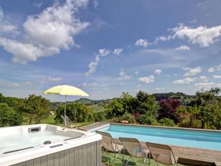Maison de campagne avec piscine, spa et jeux extérieurs dans le Haut Beaujolais - FR-1-496-247 - 2