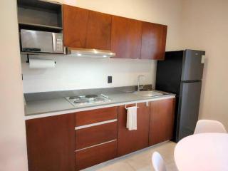 Hobie Suite 1 Bed, Starlink WiFi, Balcony & Pool - 1