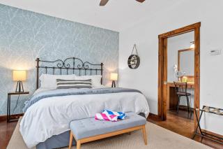 Meadows Farmhouse - Hot Tub & 5 mins to Main - Fredericksburg - 6