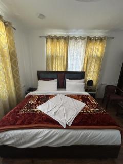 Hotel Lal's Inn - 3