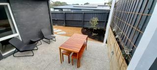 Mysa Anglesea Sleeps 6 WiFi SmartTV Cafes Shops - 2