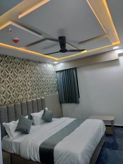 Hotel SERENE STAY - Surat - 7