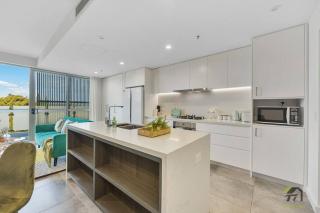 CITY VIEW-Vivid Condo in Mascot - 9