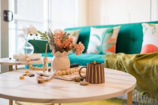 CITY VIEW-Vivid Condo in Mascot - 7