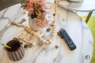 CITY VIEW-Vivid Condo in Mascot - 3