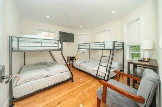 Bright & Spacious 4BR & 2BA Boston Apt - Bathtub, Free Parking near Red Line 802 - 2